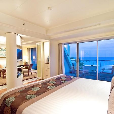 Royal Wing Suites & Spa Pattaya Bagian luar foto