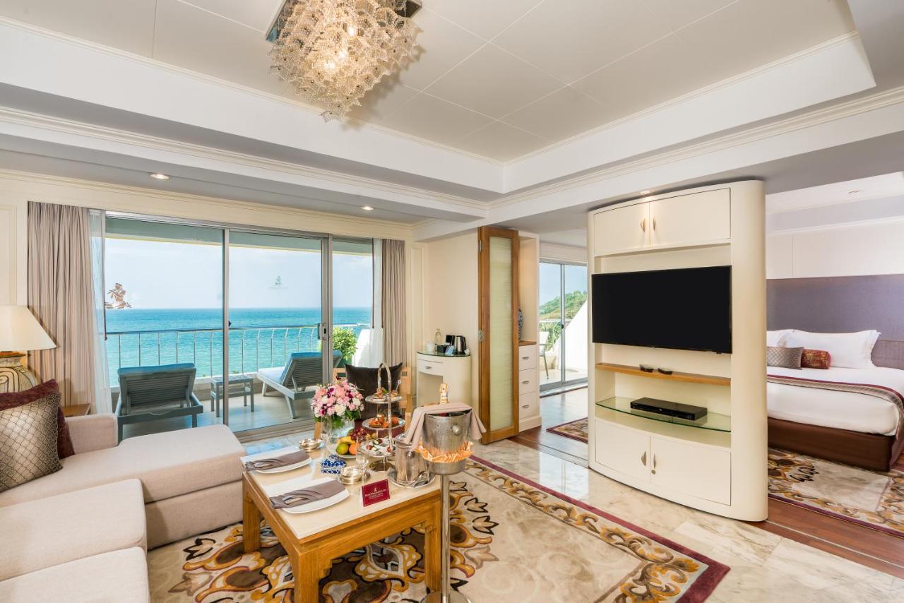 Royal Wing Suites & Spa Pattaya Bagian luar foto