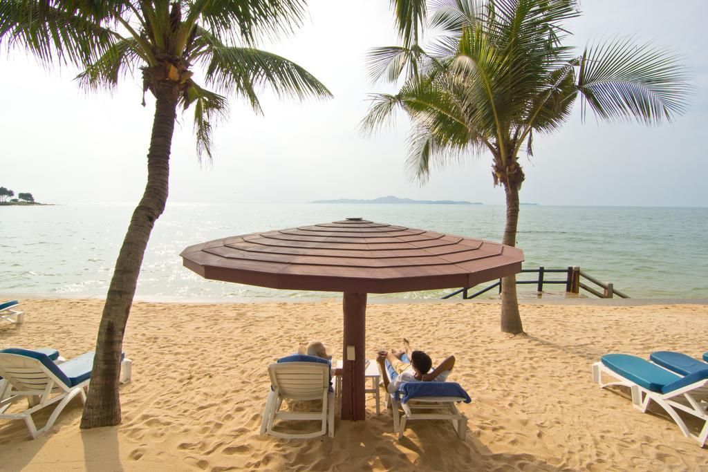 Royal Wing Suites & Spa Pattaya Bagian luar foto