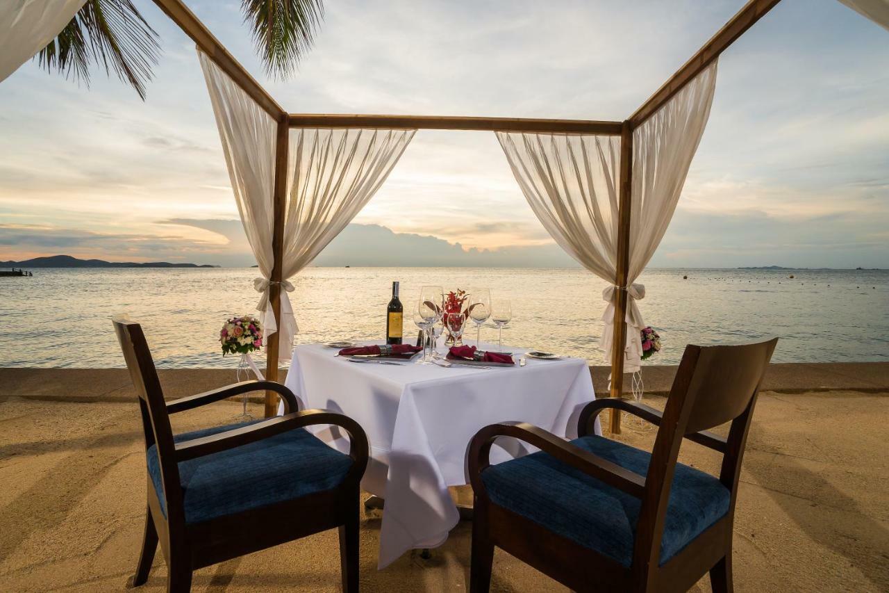 Royal Wing Suites & Spa Pattaya Bagian luar foto